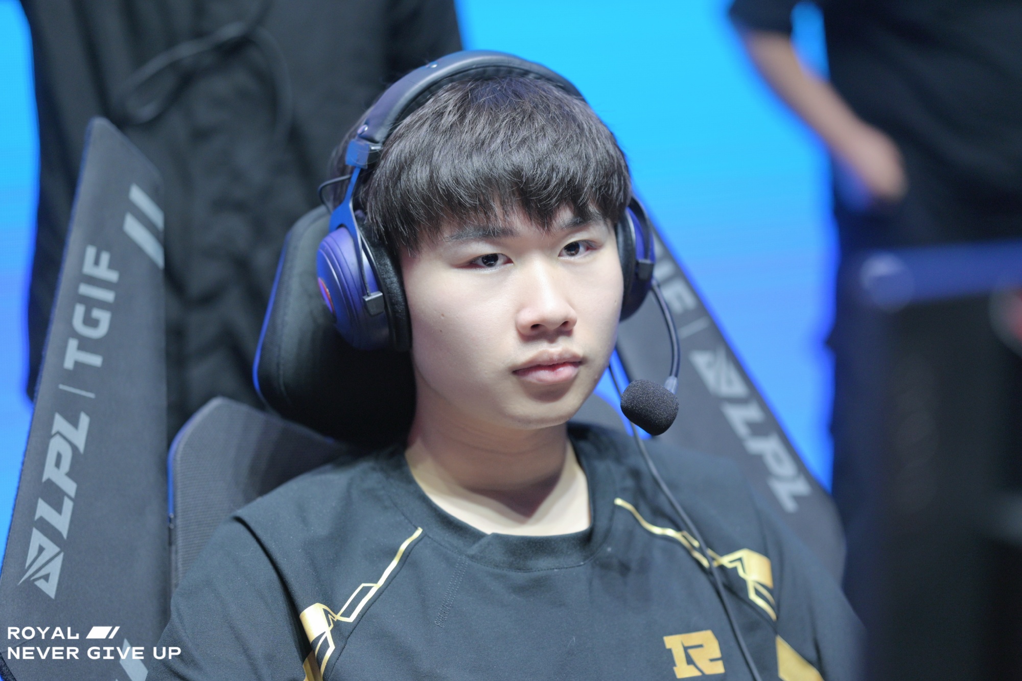 爱游戏登陆入口萨拉赫在RNG比赛中反败为胜，表现优异引发热议！气势如虹延续(萨拉赫过人集锦)